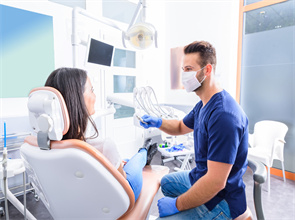 Como escolher corretamente as luvas para um consultório odontológico