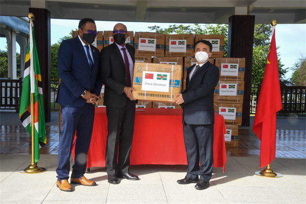 CHINA DOA MÁSCARAS FACIAIS À DOMINICA